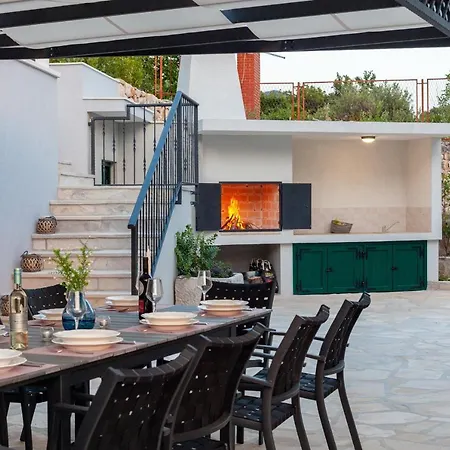 Rustic Nina - Dalmatian Stone Mansion וילה