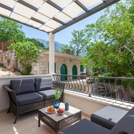 Villa Rustic Nina - Dalmatian Stone Mansion Tucepi