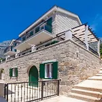 Rustic Nina - Dalmatian Stone Mansion فيلة Tučepi