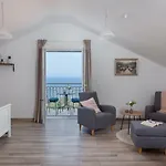 Villa Rustic Nina - Dalmatian Stone Mansion Tučepi