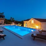 Villa Rustic Nina - Dalmatian Stone Mansion *