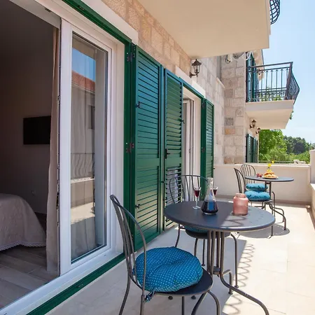 Villa Rustic Nina - Dalmatian Stone Mansion Tucepi