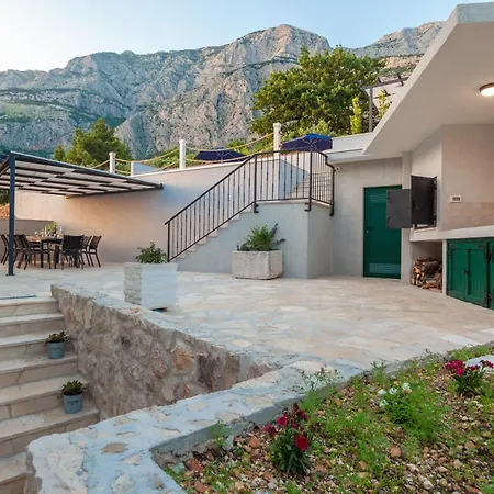 Rustic Nina - Dalmatian Stone Mansion *