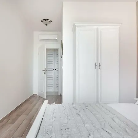 Rustic Nina - Dalmatian Stone Mansion *