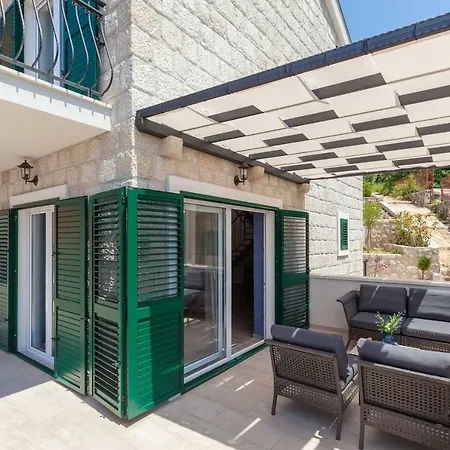 Villa Rustic Nina - Dalmatian Stone Mansion Tucepi