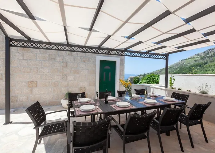 Villa Rustic Nina - Dalmatian Stone Mansion Tučepi