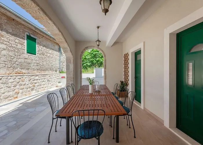 Rustic Nina - Dalmatian Stone Mansion Villa Tučepi